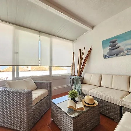 Holidays & Pool ,aircond , Americas