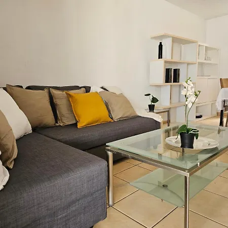 Holidays & Pool ,aircond , Americas Apartment